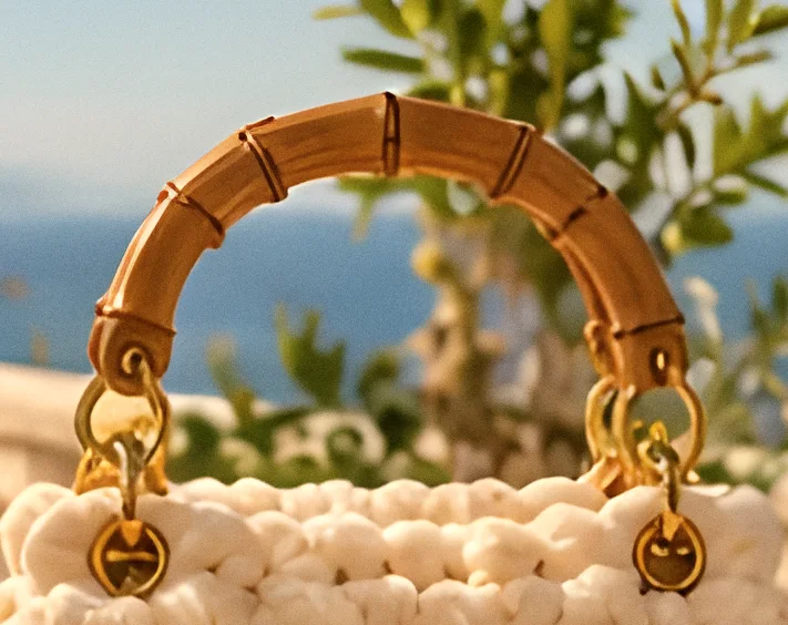 Manico in bambù e anelli dorati della borsa Lipari avorio